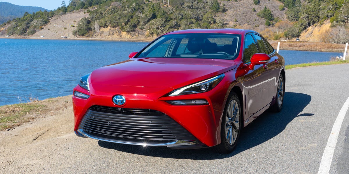 View Photos of the 2021 Toyota Mirai